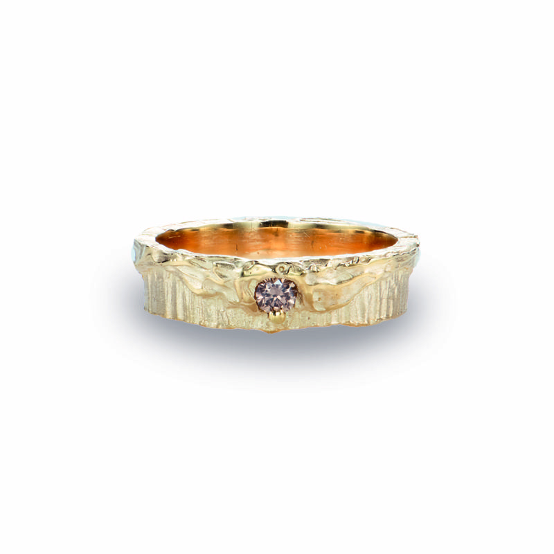Organische gouden ring met champagne diamant.