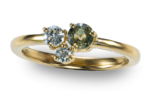 Geelgouden ring met briljant en een groene saffier
