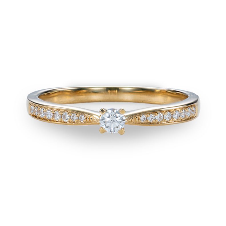 Geelgouden fijne verlovingsring voor fijne handjes. Ben je voor fijn, eenvoudig maar toch elegant dan kan deze ring je wel bekoren. Enkele middensteen geflankeerd met diamantjes in de band.