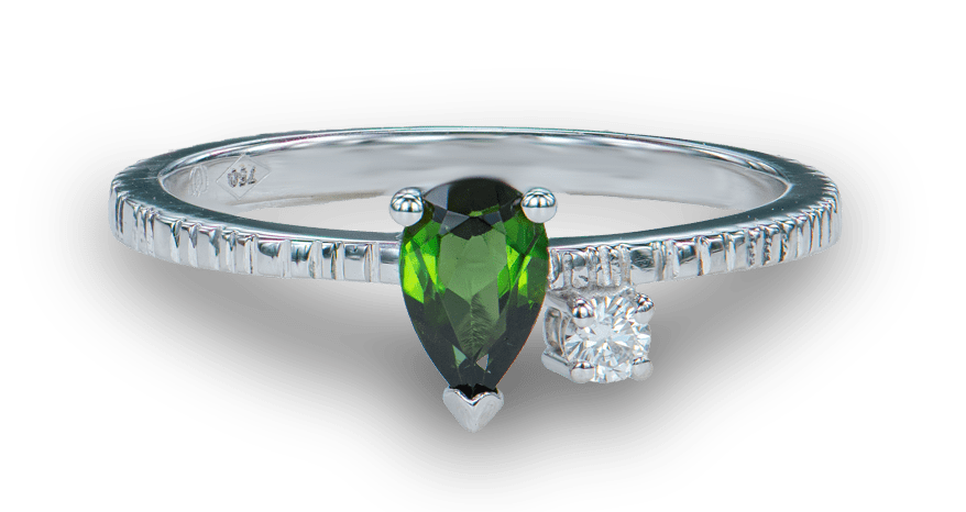 Witgouden 18 kt ring met donkergroene toermalijn en natuurlijke diamant