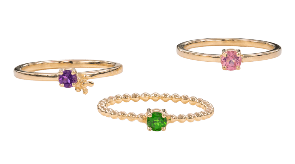 Fijne geelgouden 18kt ringen met kleurstenen.