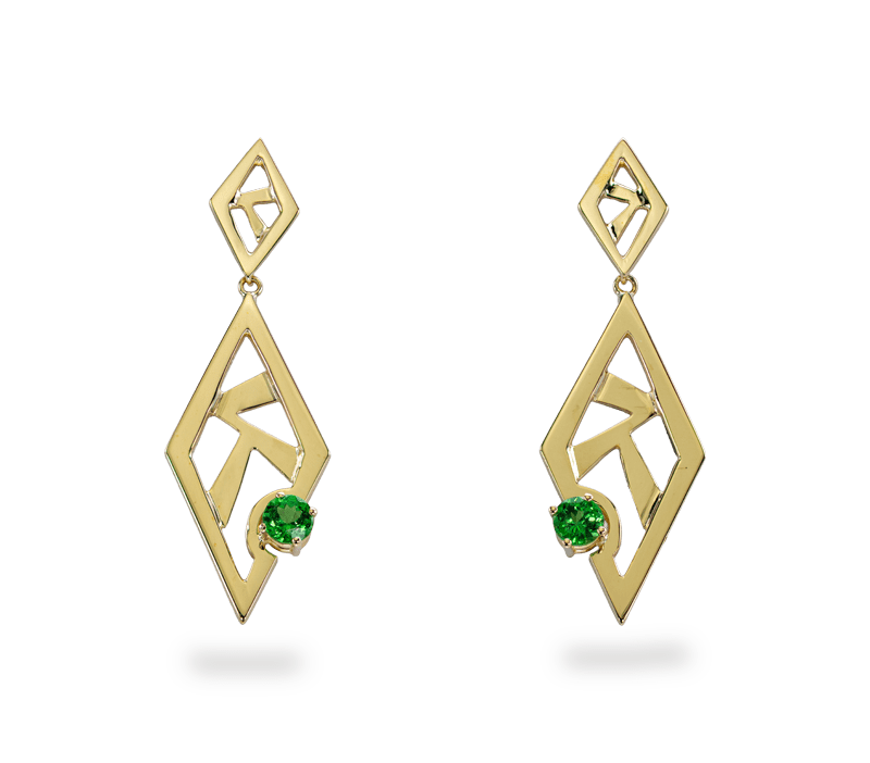Een eigen ontwerp van geelgouden 18kt oorslingers met heldergroene tsavoriet