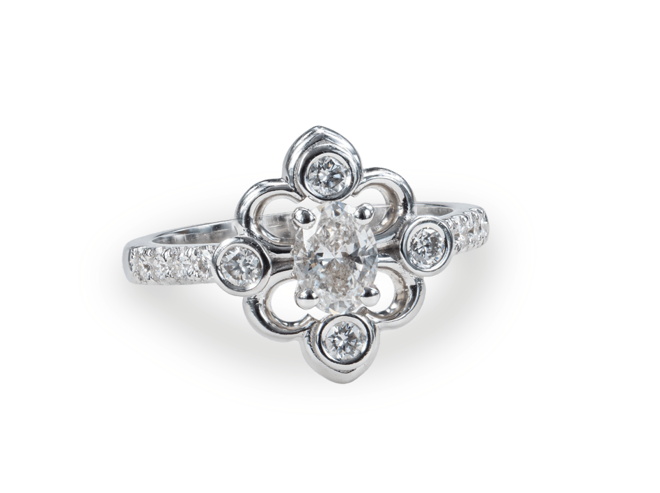 Witgouden vintage ring met centraal een ovale natuurlijke diamant